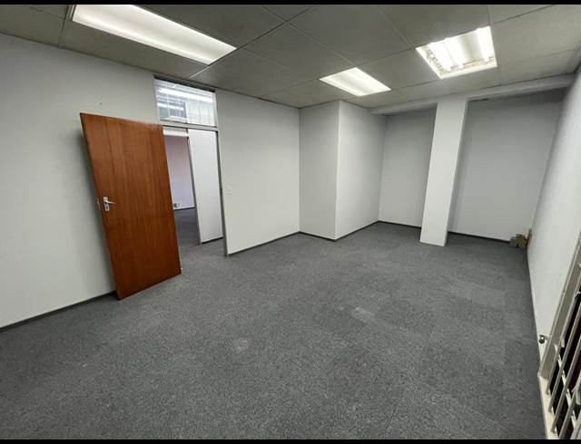 175M² OFFICE TO LET IN STRIJDOMPARK