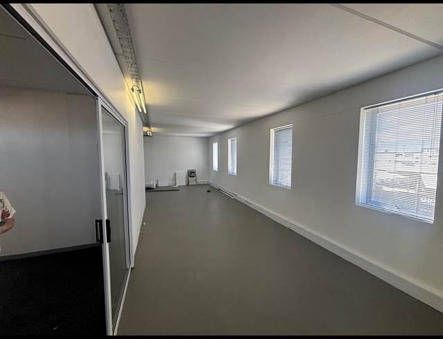 103M² CO-WORKING SPACE TO LET IN FIRGROVE