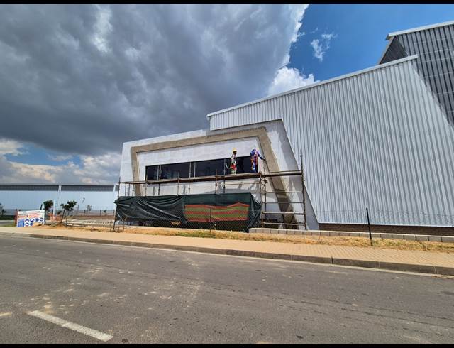3,107M² WAREHOUSE TO LET IN AIRPORT PARK
