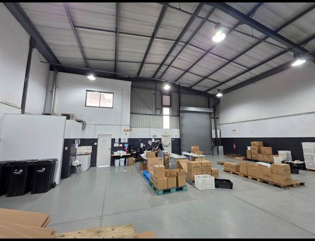 1,002M² WAREHOUSE TO LET IN MALL INTERCHANGE