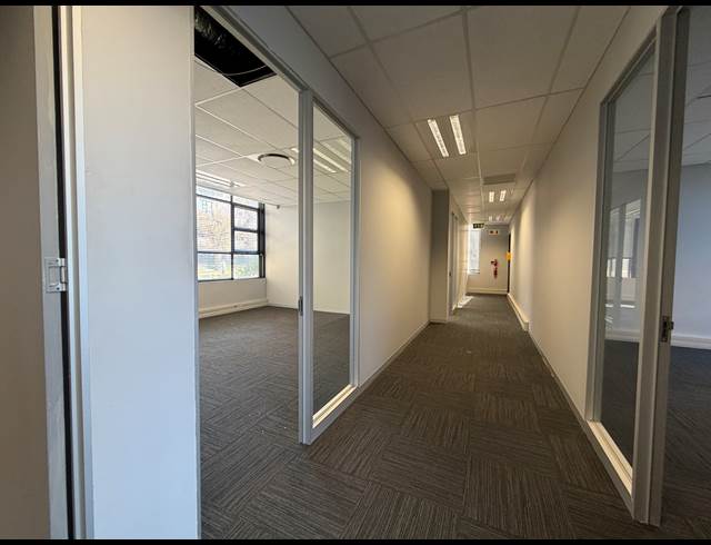 880M² OFFICE TO LET IN PARKHAVEN