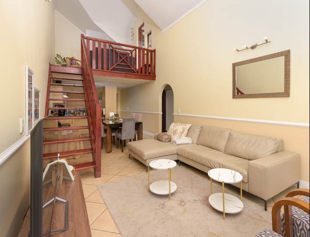 2 BEDROOM TOWNHOUSE RENTED IN SUNNINGHILL