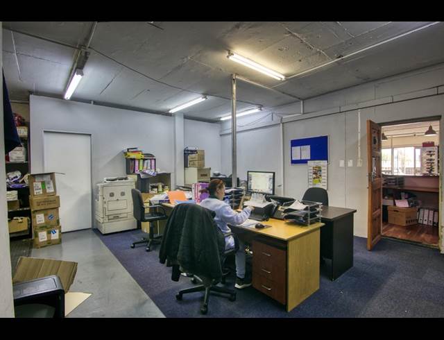 2,100M² WAREHOUSE TO LET IN WYNBERG