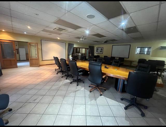2,500M² OFFICE TO LET IN VULCANIA