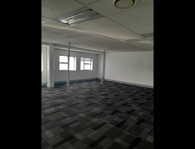 147M² OFFICE TO LET IN LAKEFIELD