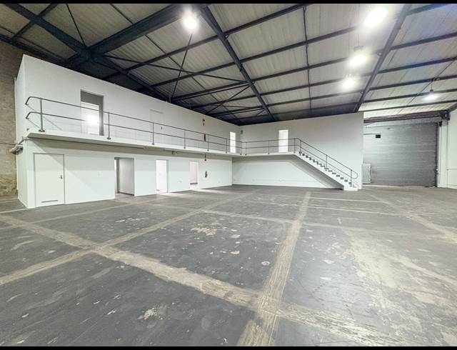 1,500M² WAREHOUSE TO LET IN BRIARDENE