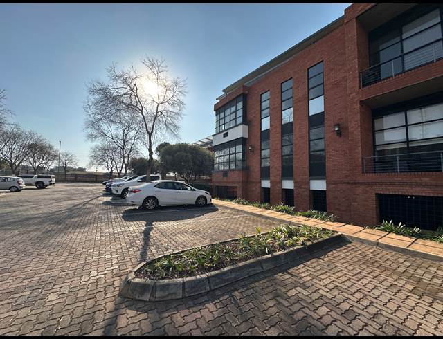154.50M² OFFICE TO LET IN ECO PARK ESTATE