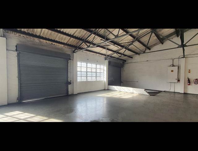 1,400M² WAREHOUSE TO LET IN PAARDEN EILAND
