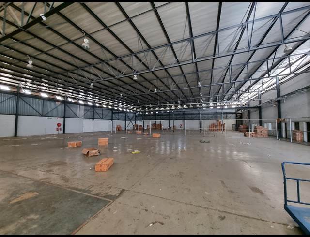 2,348M² WAREHOUSE TO LET IN LONGMEADOW