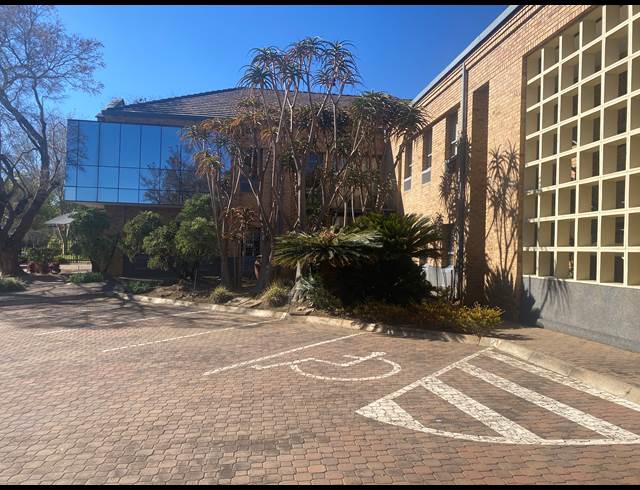 680M² OFFICE TO LET IN BEDFORDVIEW