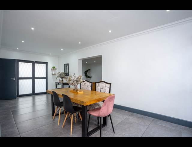 5 BEDROOM FREEHOLD RENTED IN WETTON