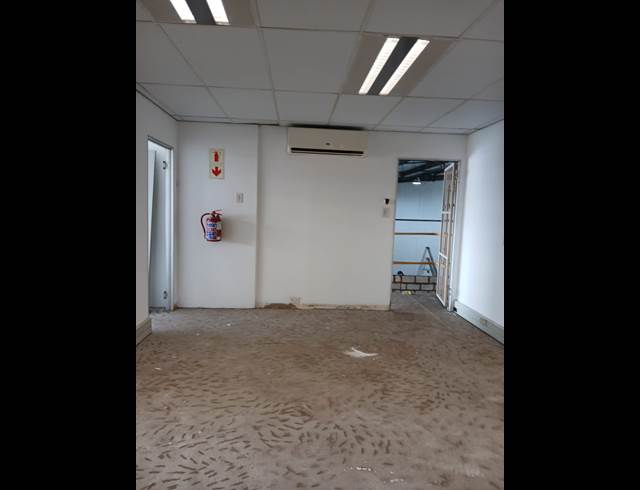 296M² WAREHOUSE TO LET IN RED HILL