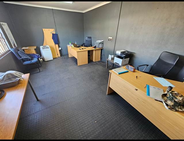 1,000M² WAREHOUSE TO LET IN BOKSBURG EAST