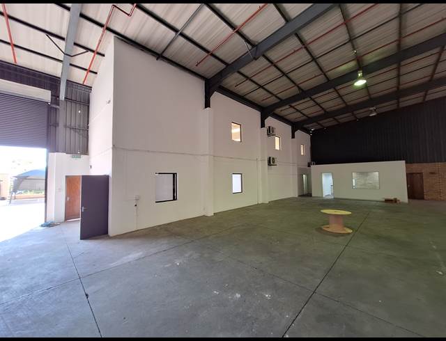 1,607M² WAREHOUSE TO LET IN NORTH RIDING