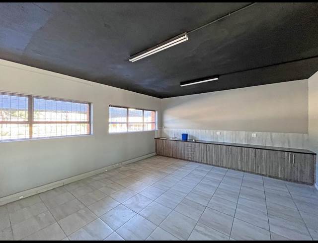 3,891M² WAREHOUSE TO LET IN KELVIN