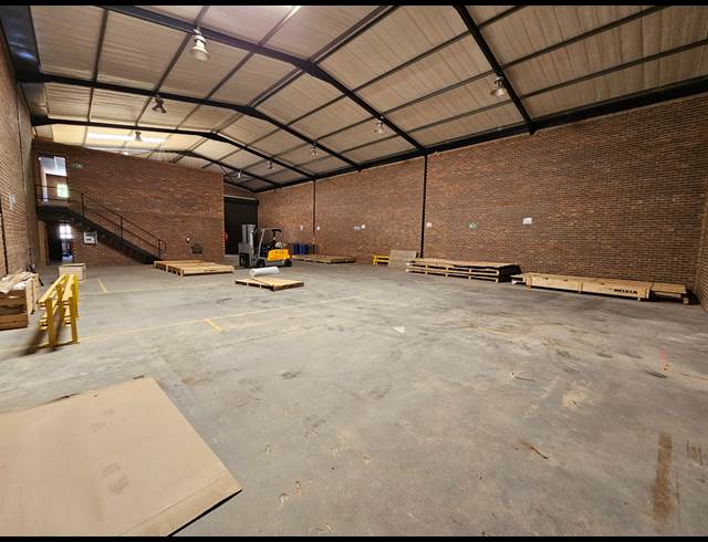 535M² WAREHOUSE TO LET IN POMONA