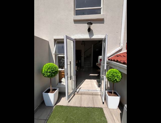 2 BEDROOM APARTMENT TO LET IN MORNINGSIDE