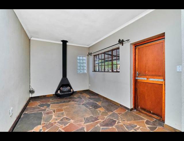 3 BEDROOM PROPERTY TO RENT IN OLIVEDALE