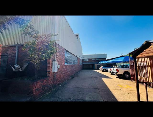 2,300M² WAREHOUSE TO LET IN ROBERTVILLE