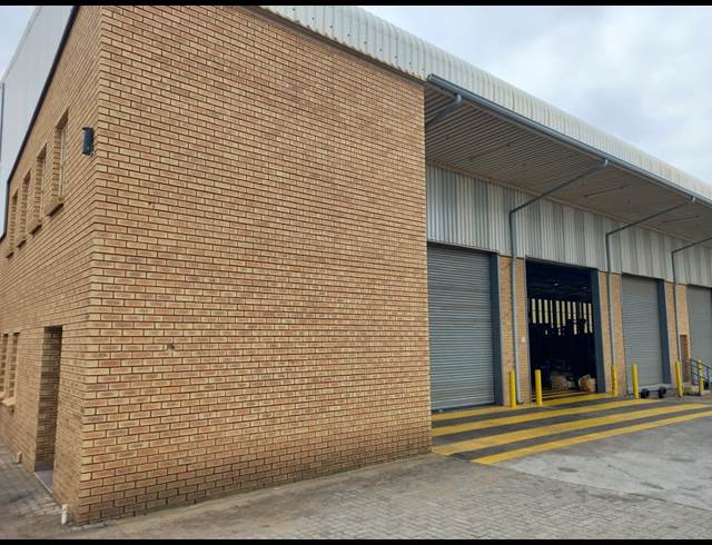 2,200M² FACTORY TO LET IN POMONA