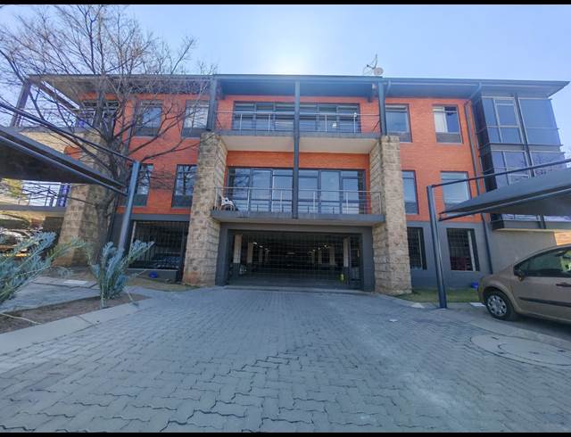 131M² OFFICE TO LET IN MEYERSDAL