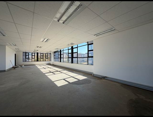 440M² OFFICE TO LET IN PARKHAVEN