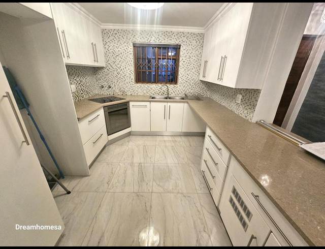 2 BEDROOM PROPERTY TO RENT IN HYDE PARK