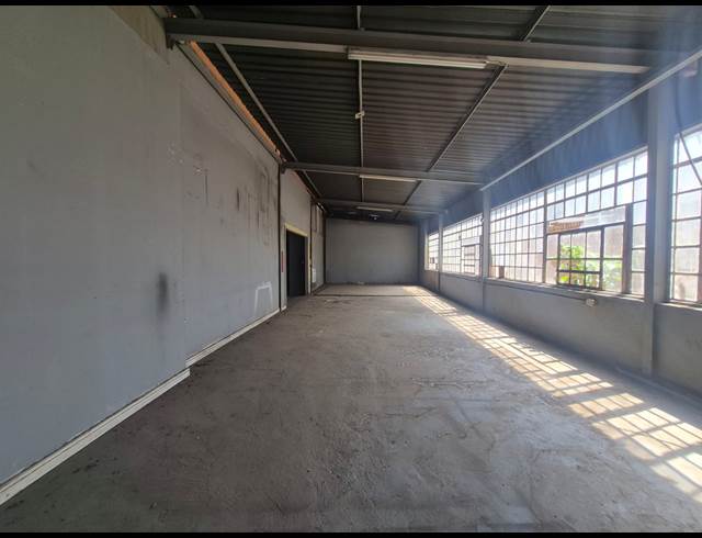 1,700M² WAREHOUSE TO LET IN ALRODE SOUTH