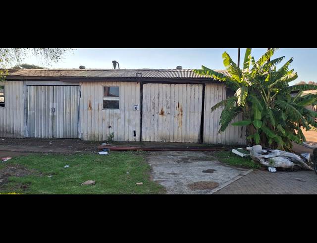 150M² BUILDING TO LET IN VULCANIA