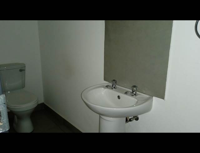 347M² SHOWROOM TO LET IN OLIVEDALE