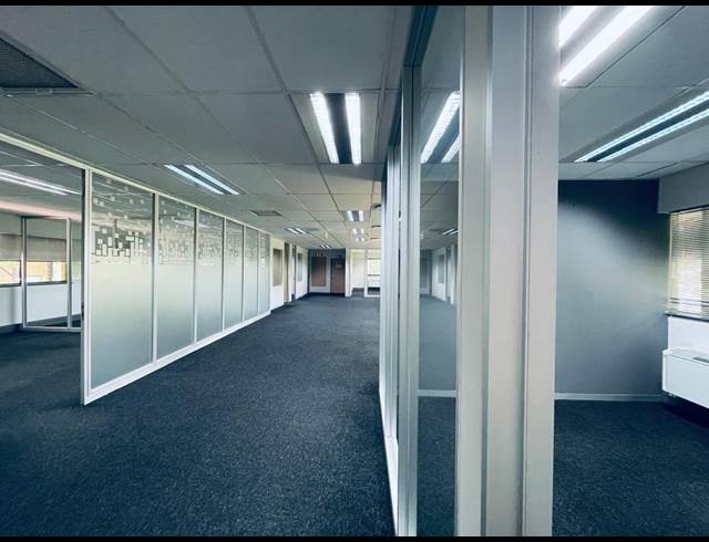 517M² OFFICE TO LET IN RANDJESPARK