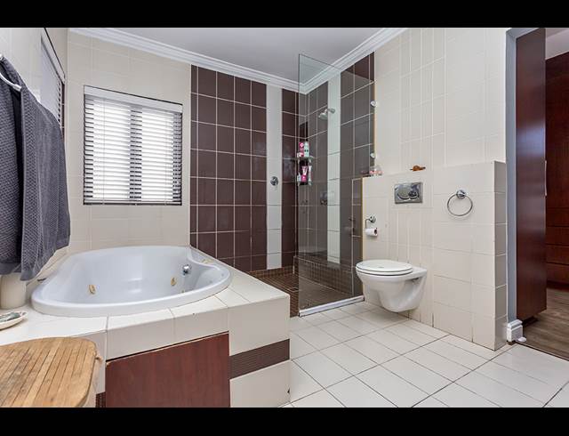 5 BEDROOM HOUSE TO LET IN ATLANTIC BEACH GOLF ESTATE