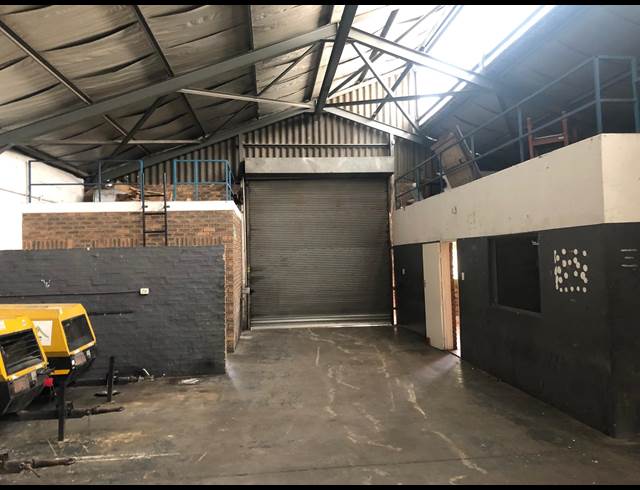 331M² WAREHOUSE TO LET IN STIKLAND INDUSTRIAL