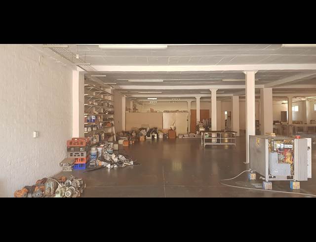 1,600M² WAREHOUSE TO LET IN TUNNEY