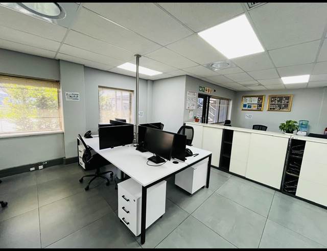 206M² OFFICE TO LET IN VORNA VALLEY