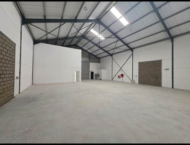 706M² WAREHOUSE TO LET IN FIRGROVE INDUSTRIAL ESTATE