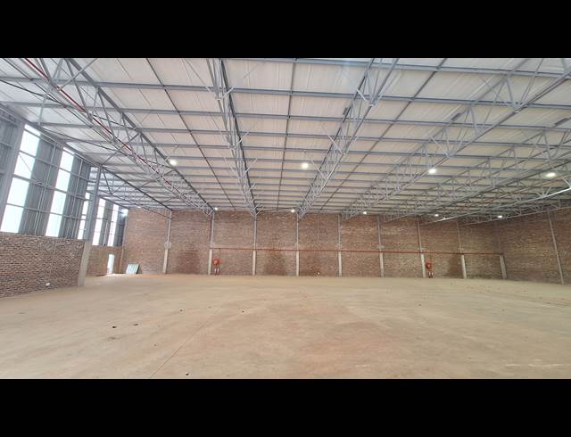 1,300M² WAREHOUSE TO LET IN LANSERIA