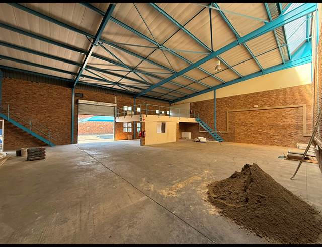 335M² WAREHOUSE TO LET IN LASER PARK