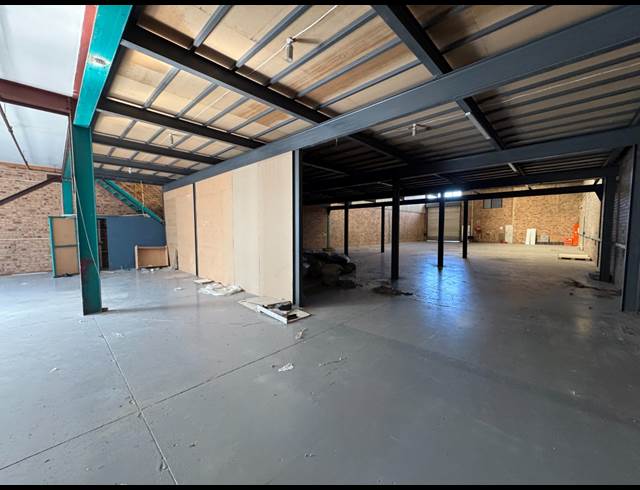 850M² WAREHOUSE TO LET IN STORMILL