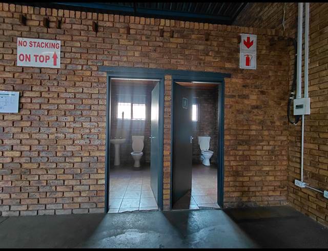 850M² WAREHOUSE TO LET IN POMONA