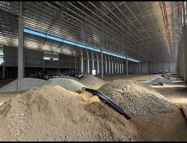 11,443M² WAREHOUSE TO LET IN HALFWAY HOUSE