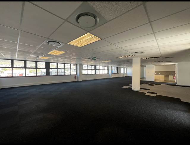 262M² OFFICE TO LET IN WOODSTOCK