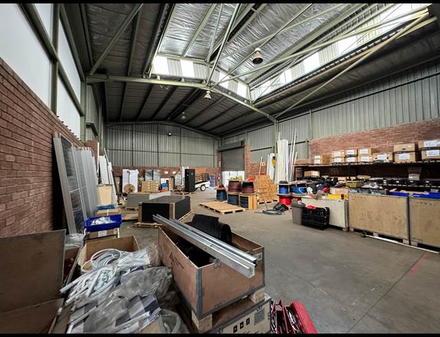 714M² WAREHOUSE TO LET IN JET PARK