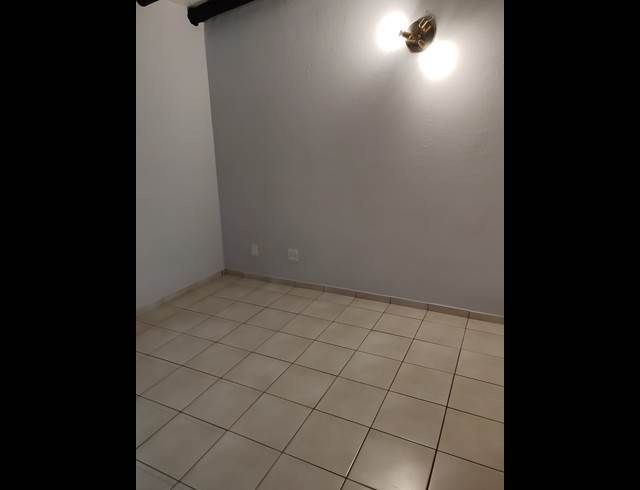1 bed property to rent in GLEN MARAIS
