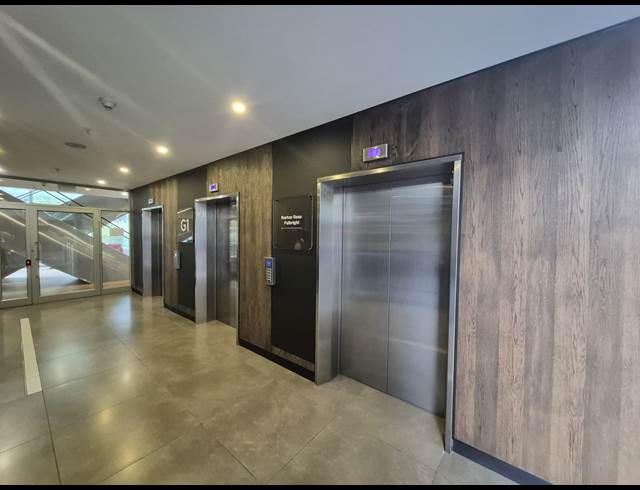1,752M² OFFICE TO LET IN SANDHURST