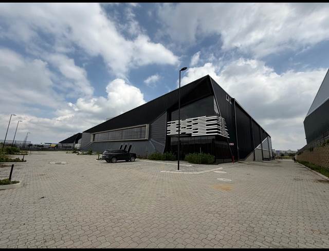 4,883M² WAREHOUSE TO LET IN WATERFALL
