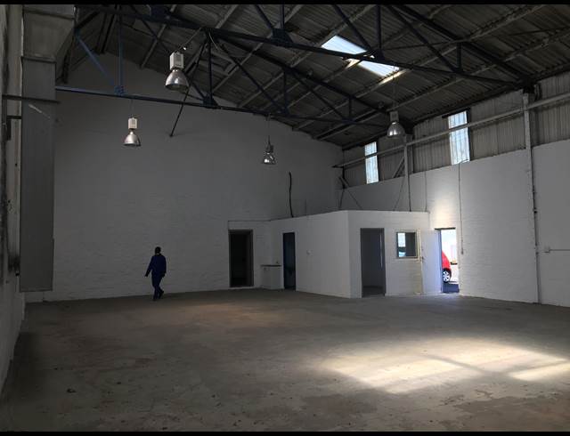 333M² WAREHOUSE RENTED IN WOODSTOCK