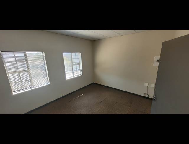 104M² OFFICE TO LET IN NELSPRUIT CENTRAL