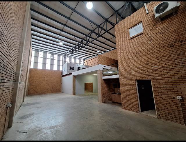 404M² WAREHOUSE TO LET IN LANSERIA