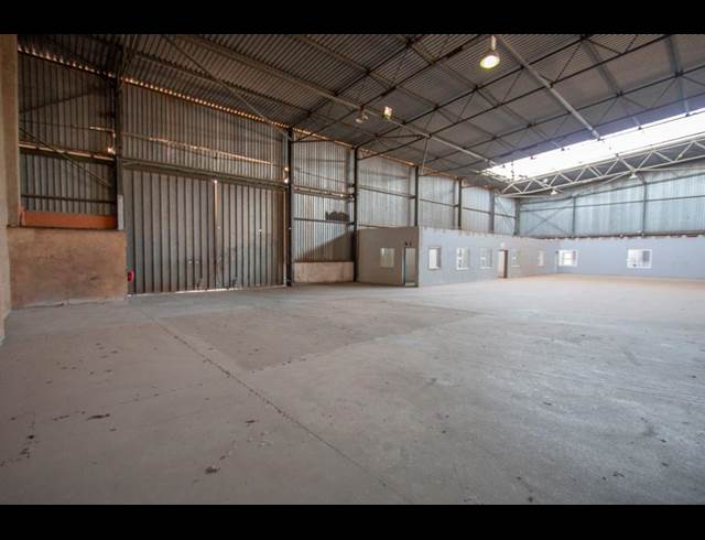 1,545M² WAREHOUSE TO LET IN HALFWAY HOUSE